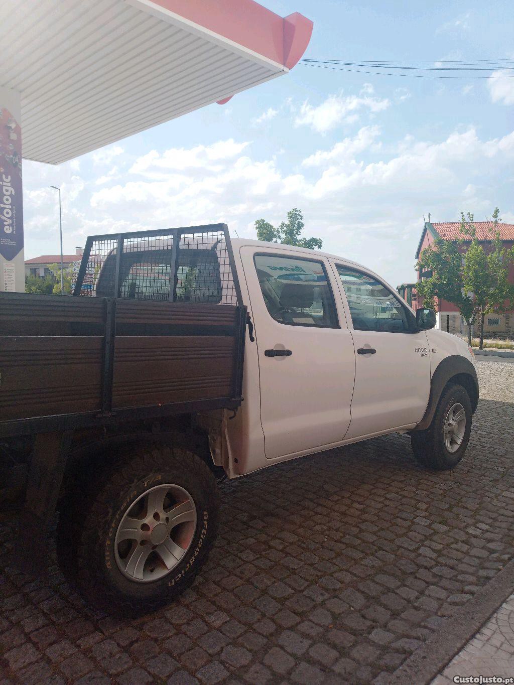 Toyota Hilux 4x4 - AC - 5 lugares - Nacional - 07 foto 4