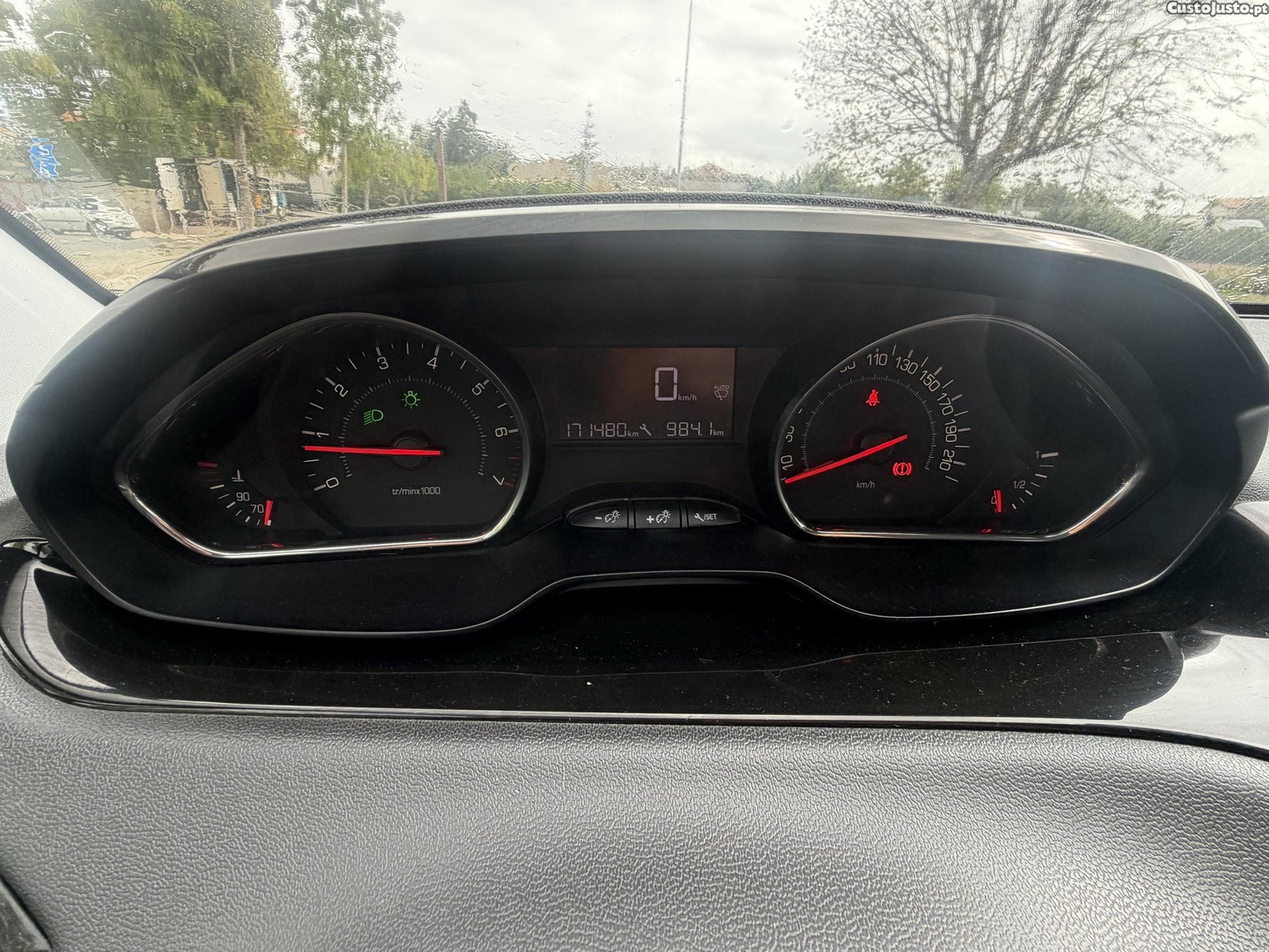 Peugeot 208 1.2  Vti   Active - 14