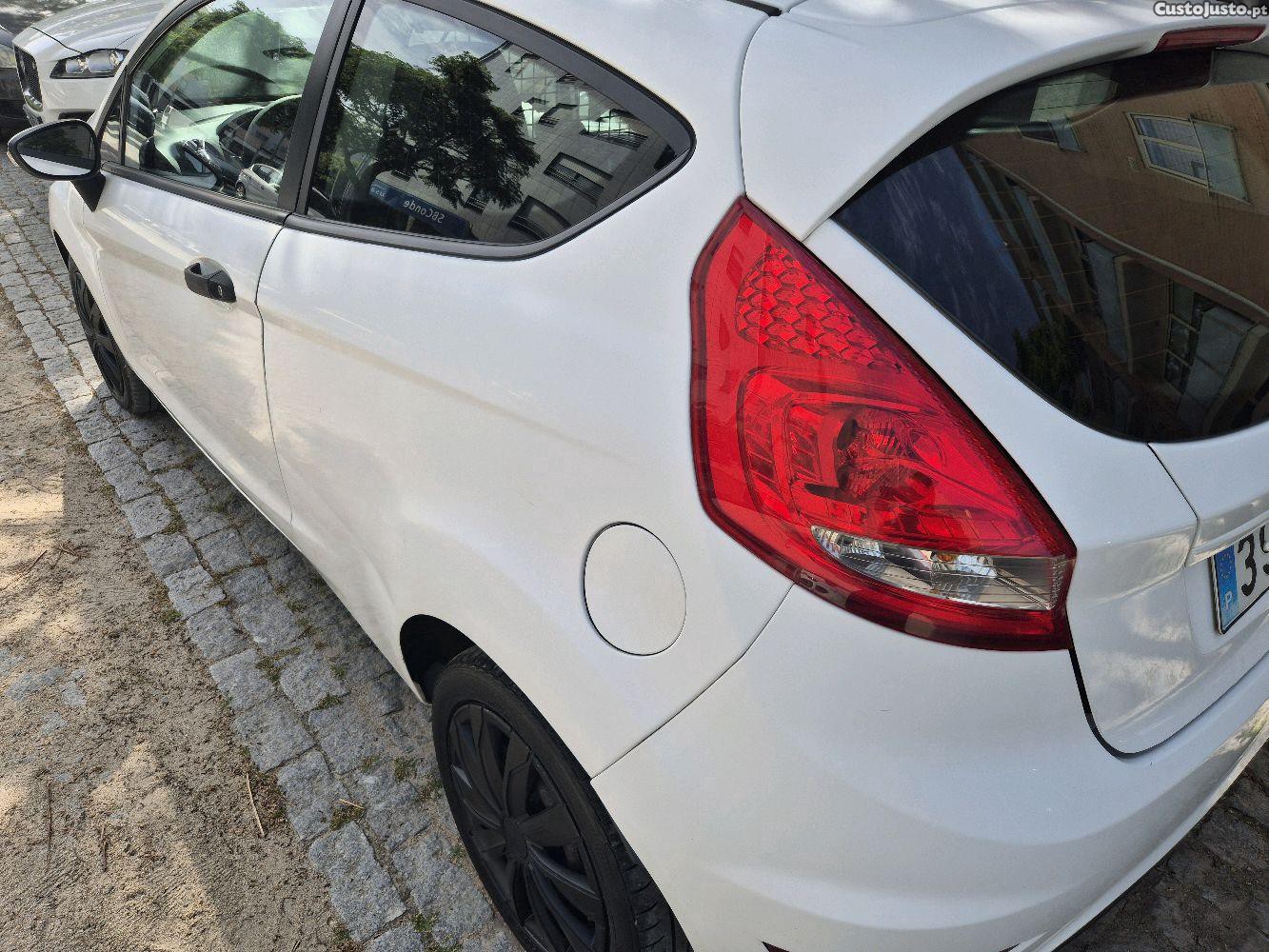 Ford Fiesta 1.4 — fotografia 8