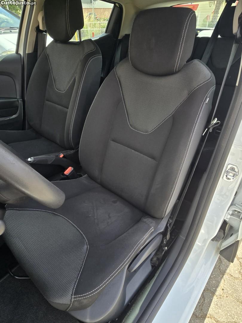 Renault Clio 1.5 dCi Zen — fotografia 7