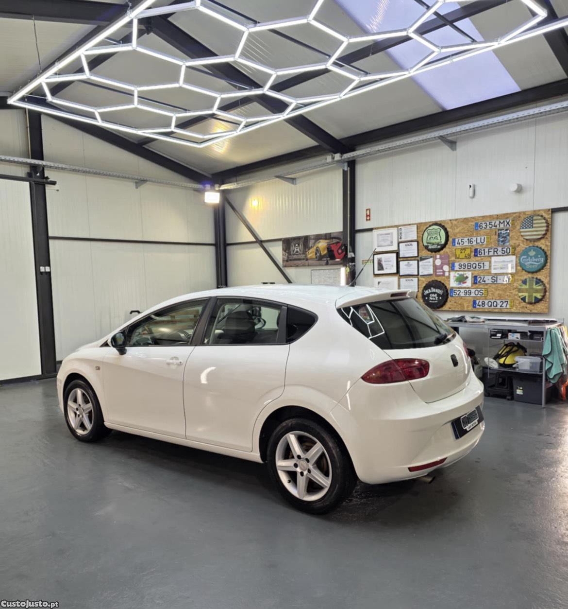 SEAT Leon 1.6 TDI 105 cv — fotografia 4