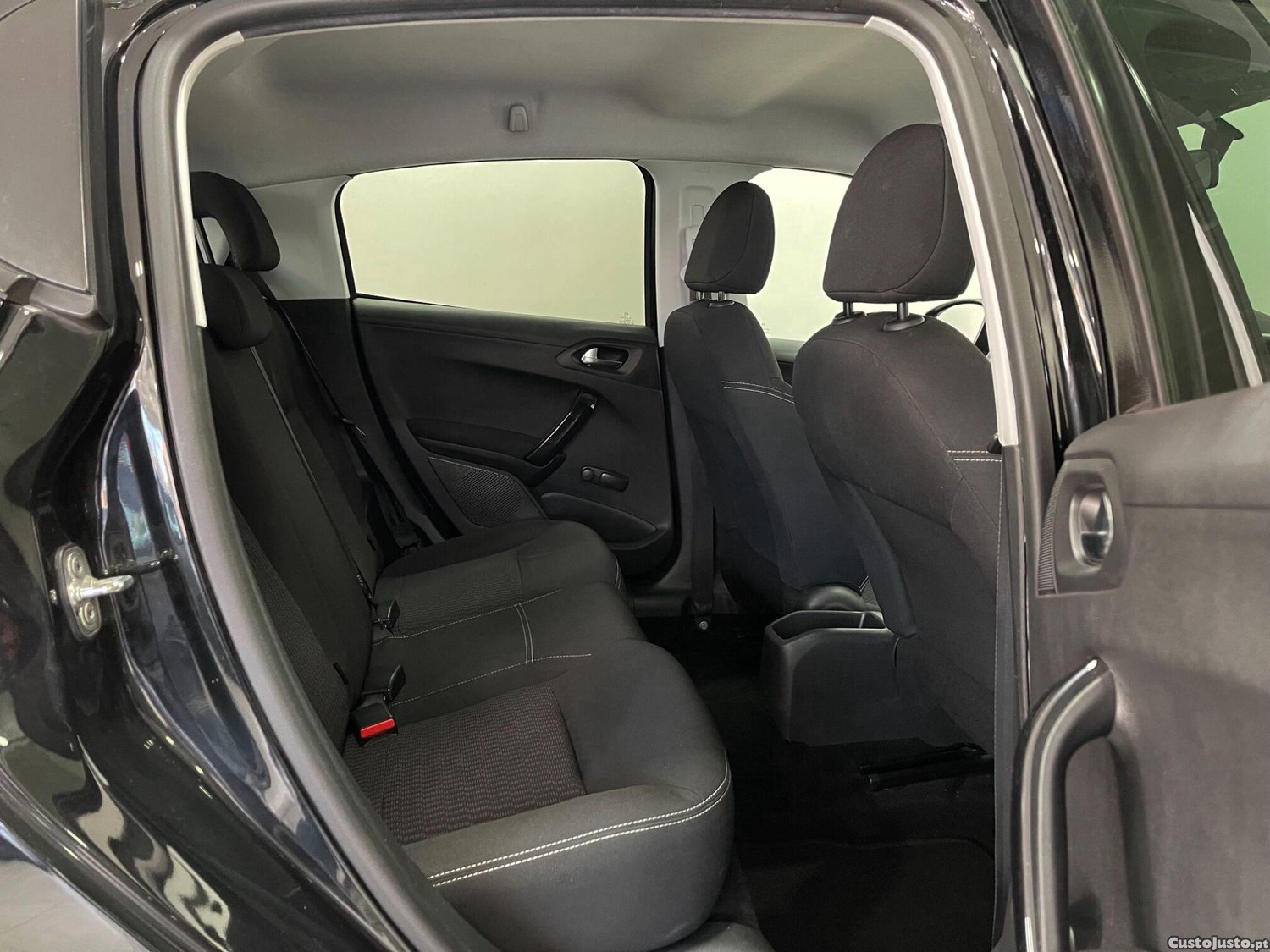 Peugeot 208 1.2 PURE TECH STYLE — photo 4
