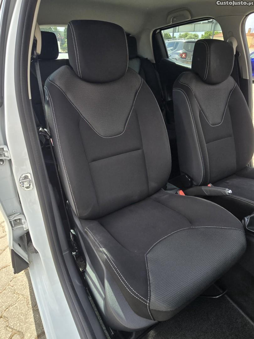 Renault Clio 1.5 dCi Zen — fotografia 6