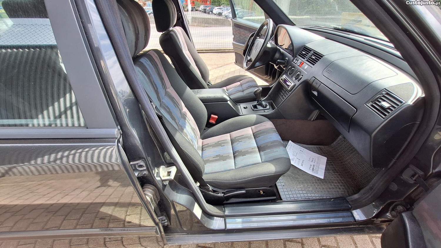 Mercedes-Benz C 220 Classic — photo 2
