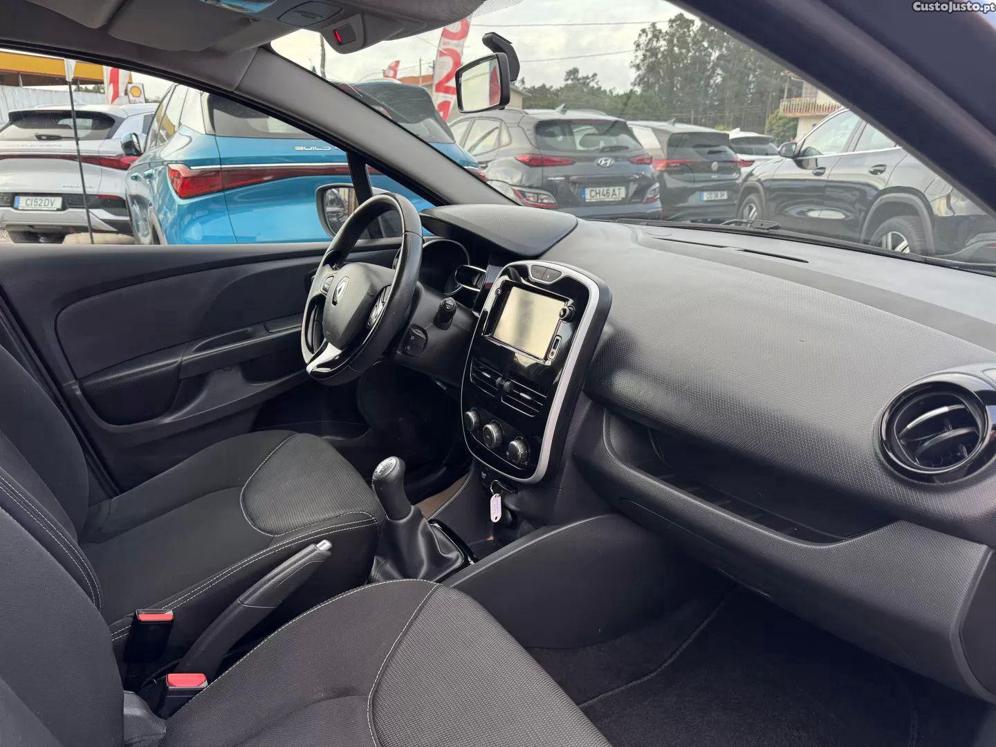 Renault Clio 1.5 dci limited — fotografia 17