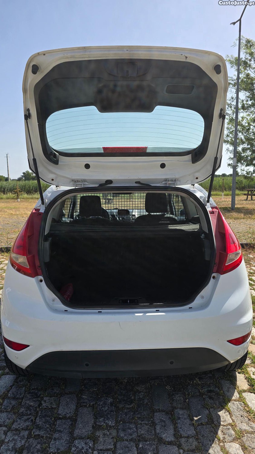 Ford Fiesta 1.4 TDCI TREND — fotografia 3