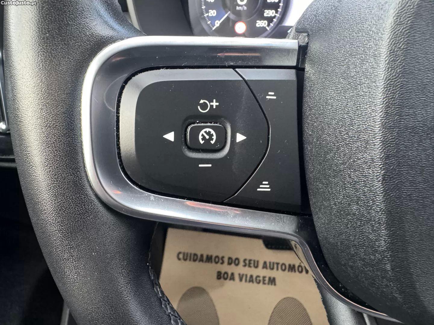 Volvo XC 40 1.5 t4 phev core — fotografia 3
