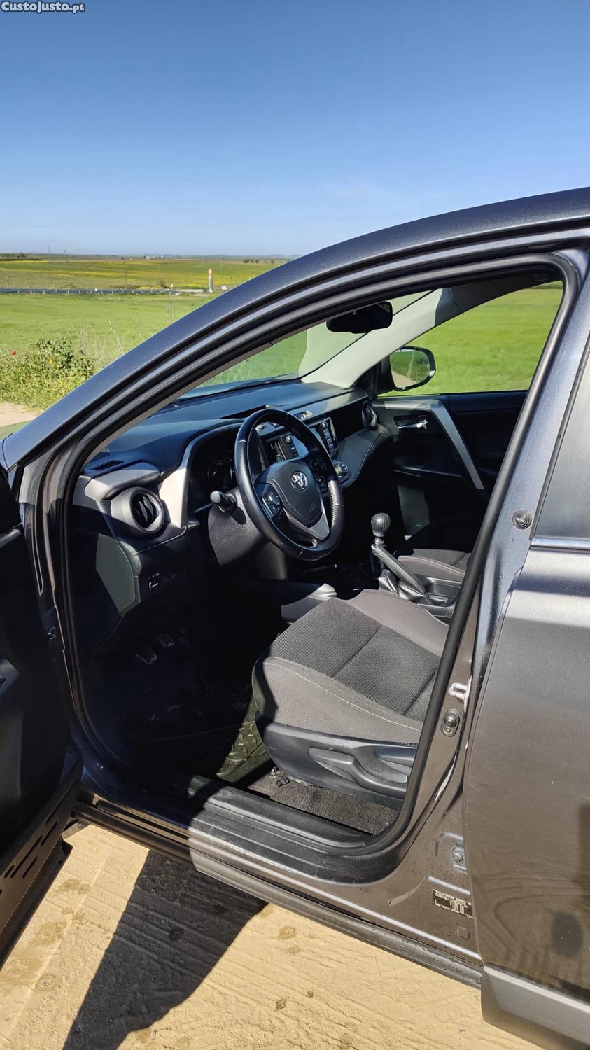 Toyota RAV4 4 - 16 foto 4