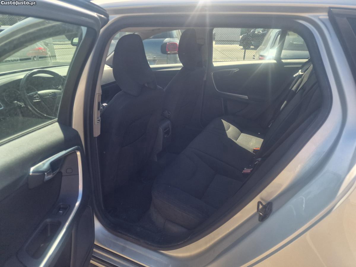 Volvo V60 1.6 Drive — fotografia 2