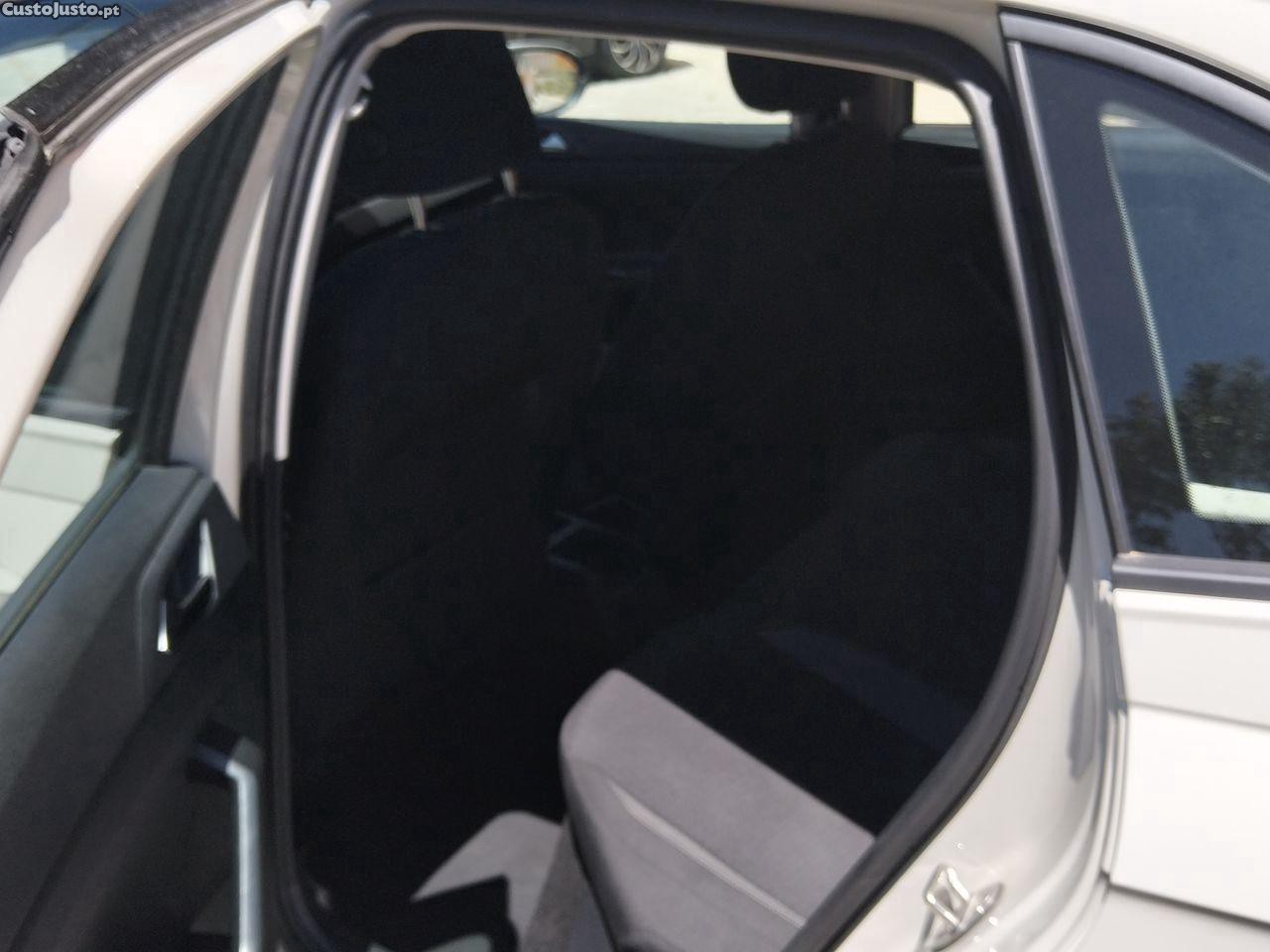 Volkswagen Taigo 1.0 TSI Life — fotografia 3