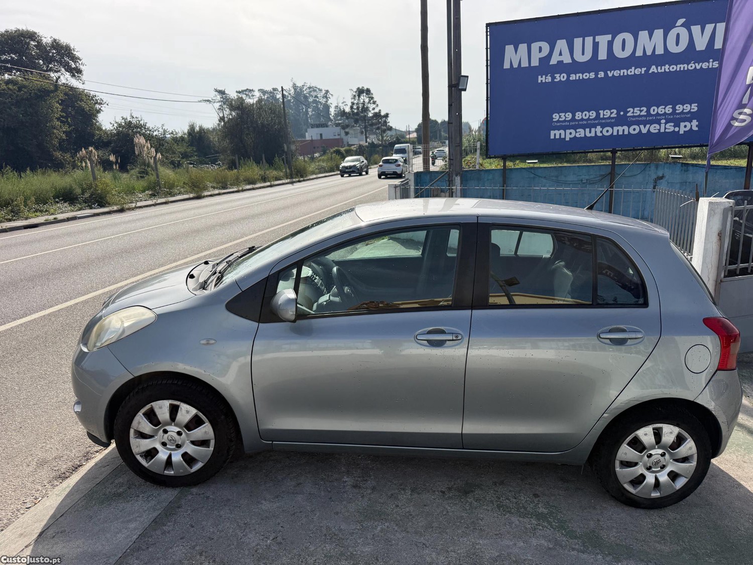Toyota Yaris 1.0 gasolina — photo 2