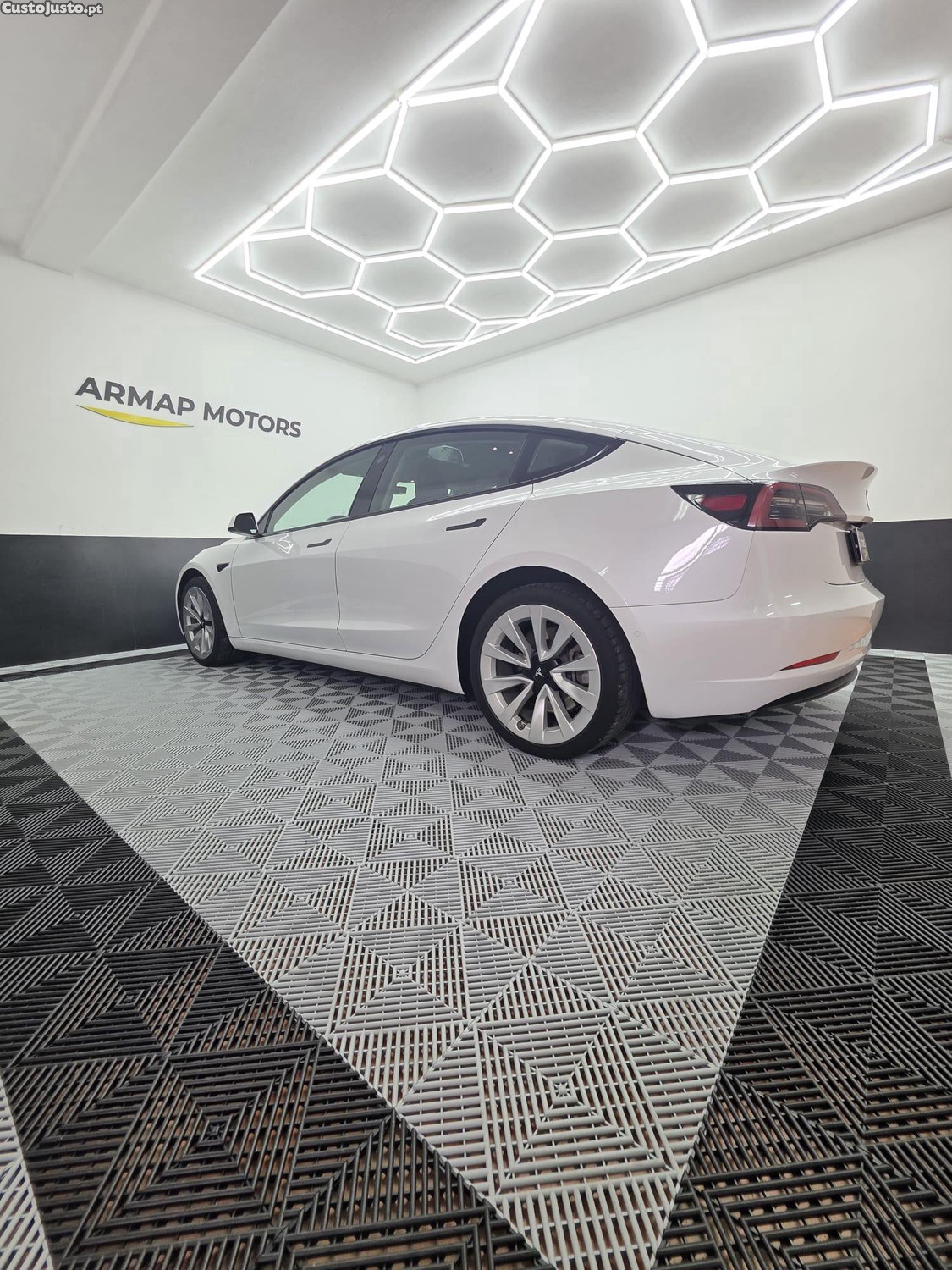 Tesla Model 3 STANDARD PLUS RWD — fotografia 10