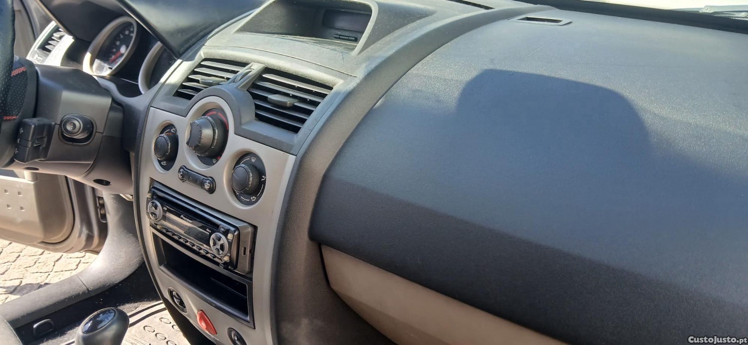 Renault Mégane 1.5 DCI Break — fotografia 6