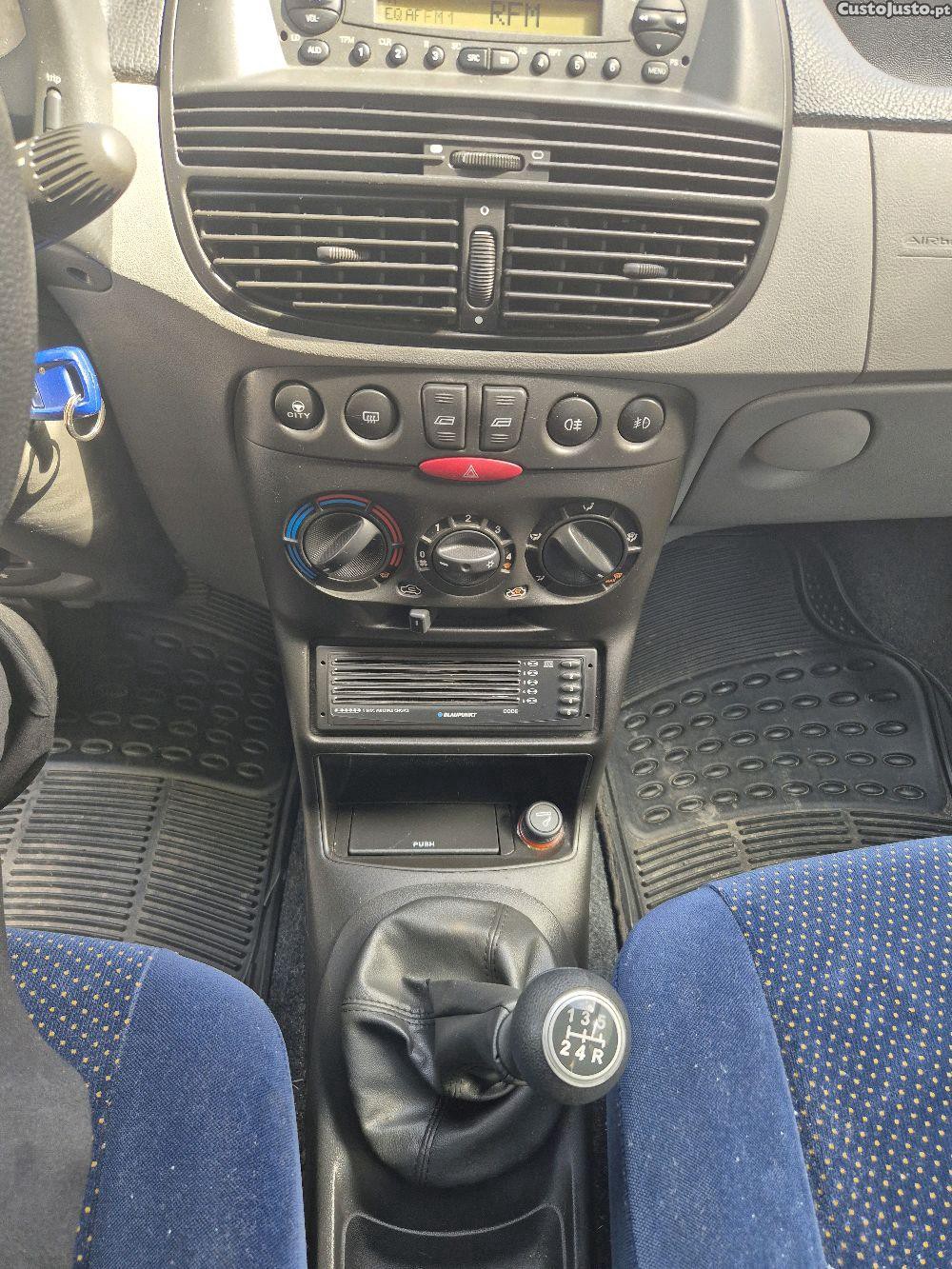 Fiat Punto 1.2 — fotografia 2