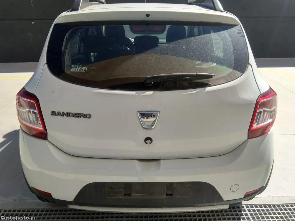 Dacia Sandero TCe 90 (B8M1, B8MA, B8AC) (66 kW / 90 cv) [10.2012 - ...] - 14 foto 5