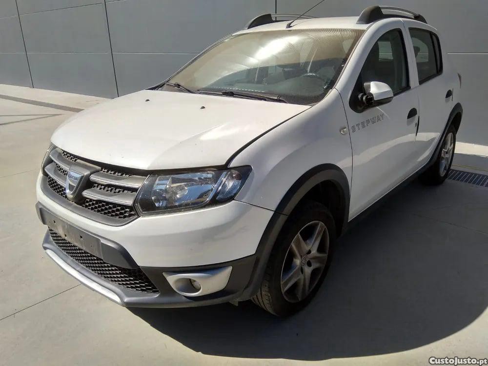 Dacia Sandero TCe 90 (B8M1, B8MA, B8AC) (66 kW / 90 cv) [10.2012 - ...] - 14 foto 2
