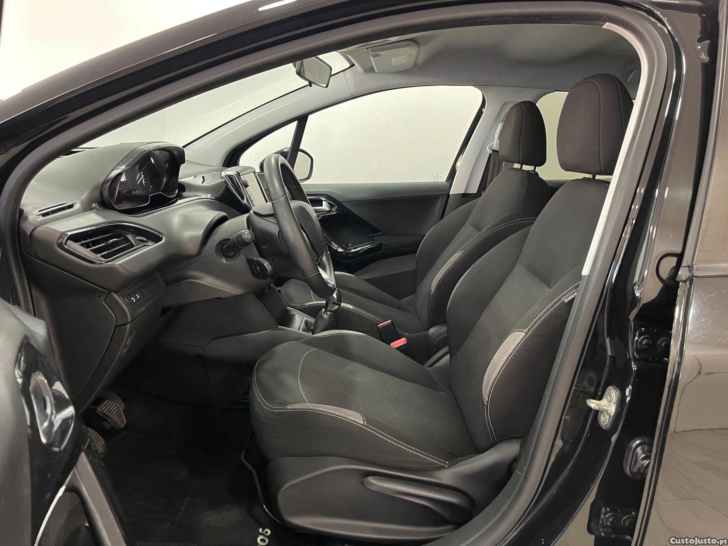 Peugeot 208 1.2 PURE TECH STYLE — photo 3