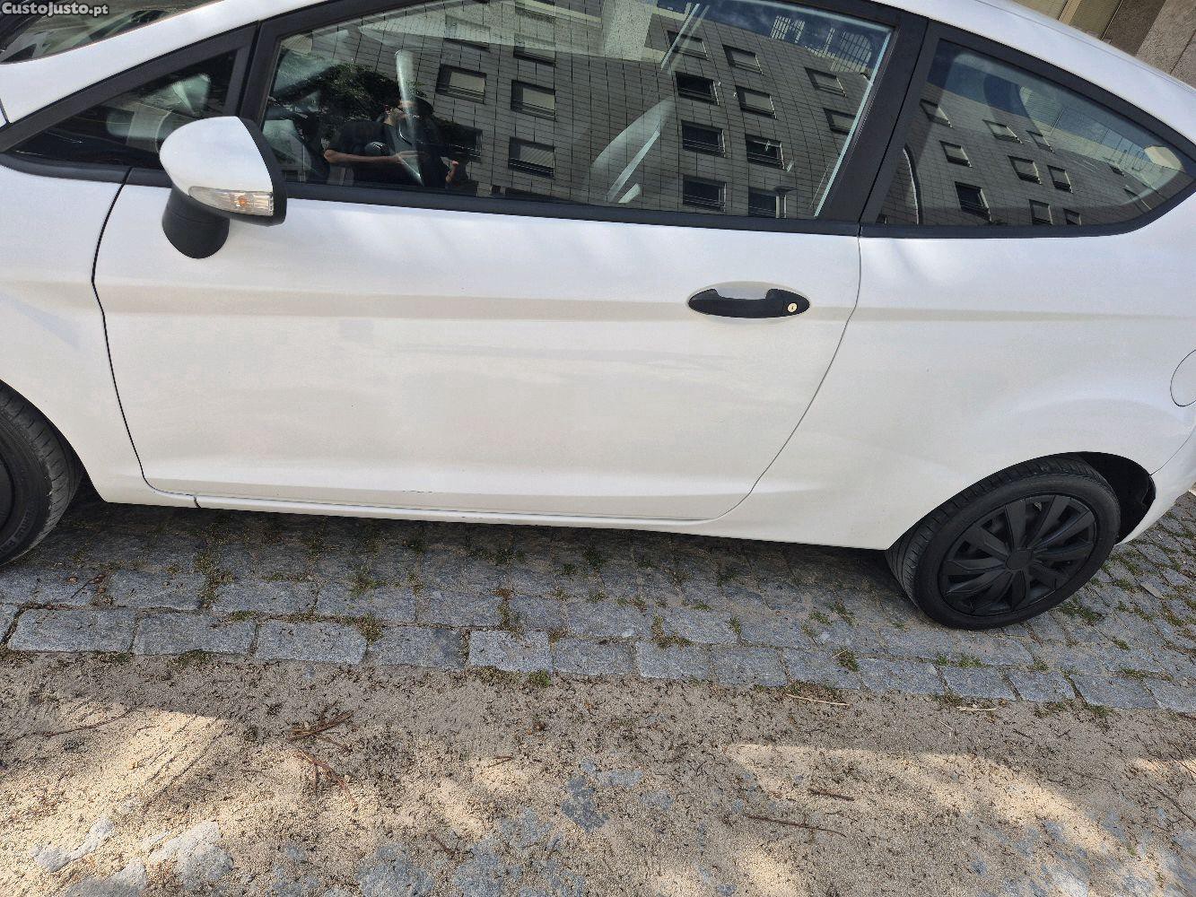 Ford Fiesta 1.4 — fotografia 4