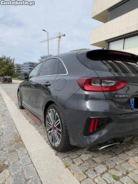 Kia Ceed 1.6 T-GDI GT - 19 foto 2