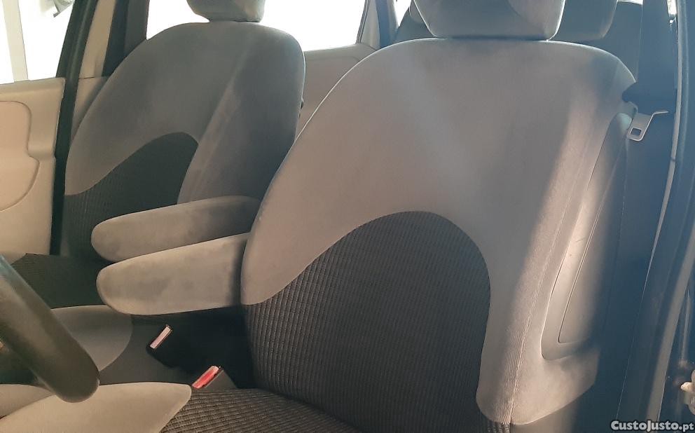 Citroën Xsara Picasso Exclusive 1.6 HDI 110 CV - 08 foto 5