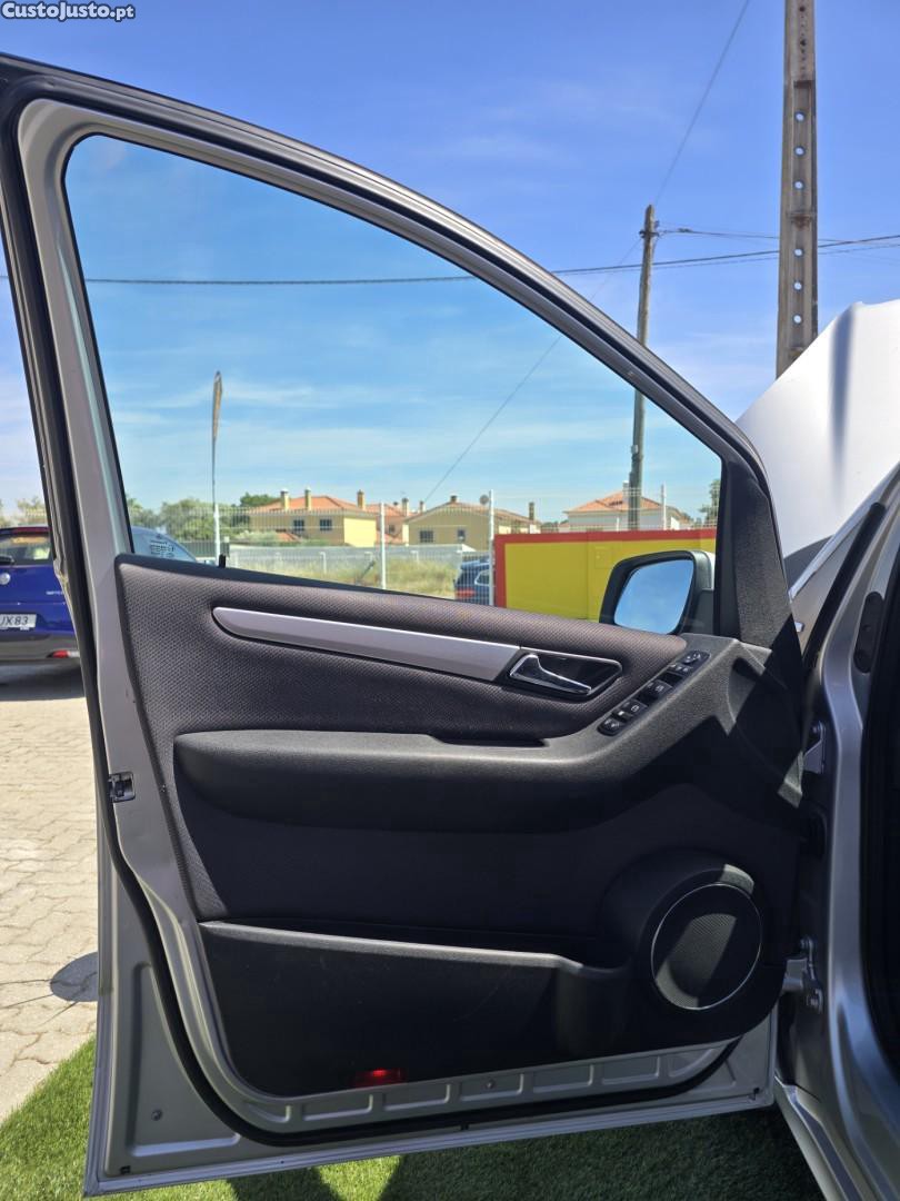 Mercedes-Benz A 180 CDi Avantgarde — fotografia 13