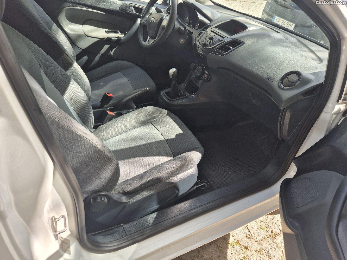 Ford Fiesta 1.4 — fotografia 3