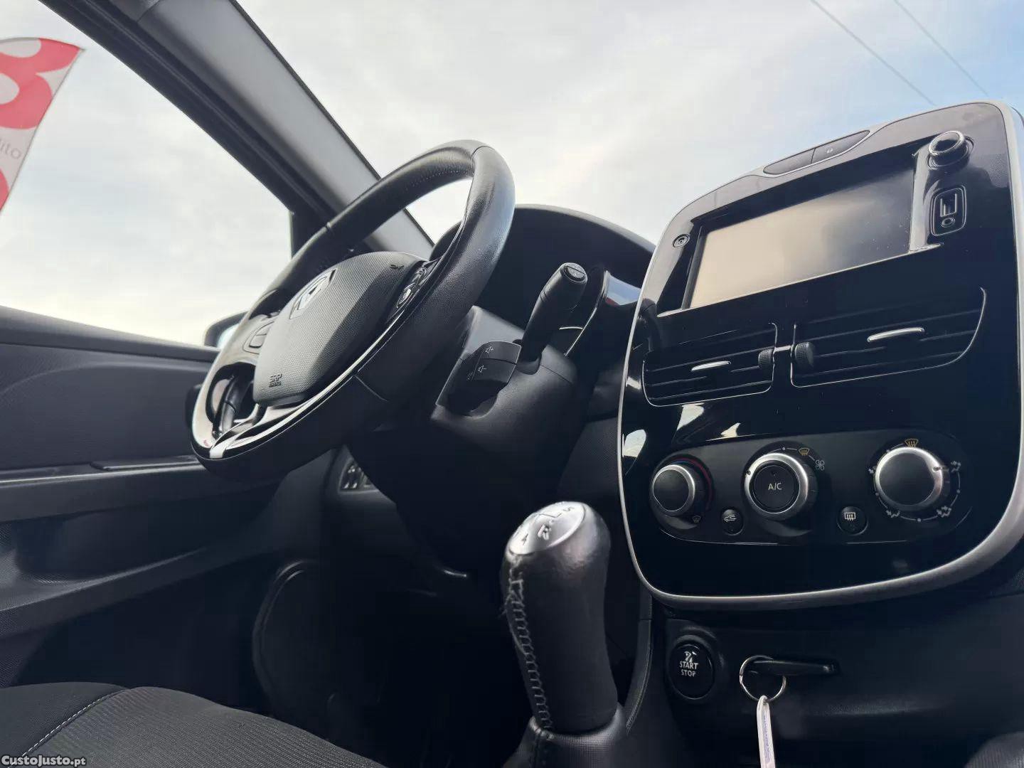 Renault Clio 1.5 dci limited — fotografia 3
