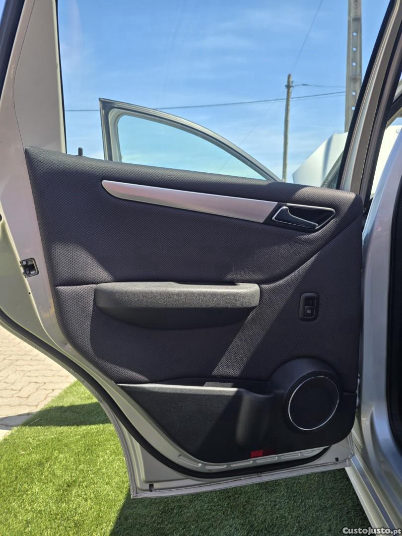 Mercedes-Benz A 180 CDi Avantgarde — fotografia 12
