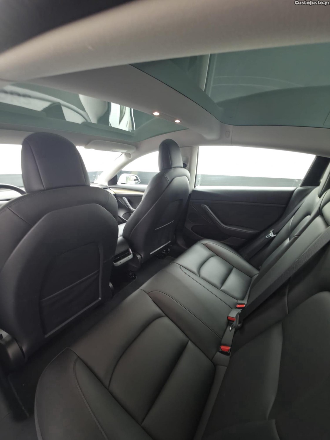 Tesla Model 3 STANDARD PLUS RWD — fotografia 5