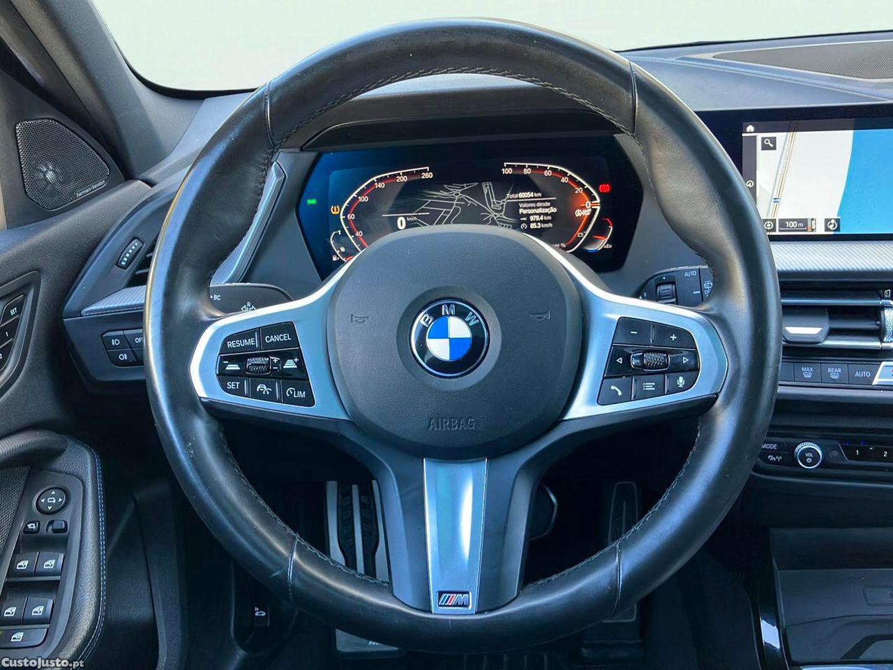 BMW 118 i Pack Desportivo M Auto — fotografia 11
