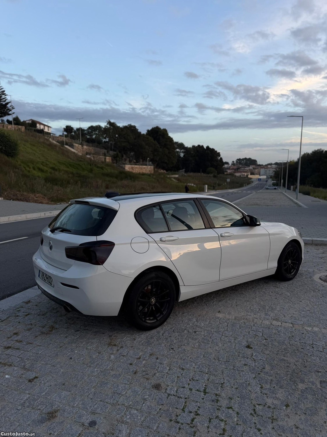 BMW 114 Serie 1 - 16 — photo 5