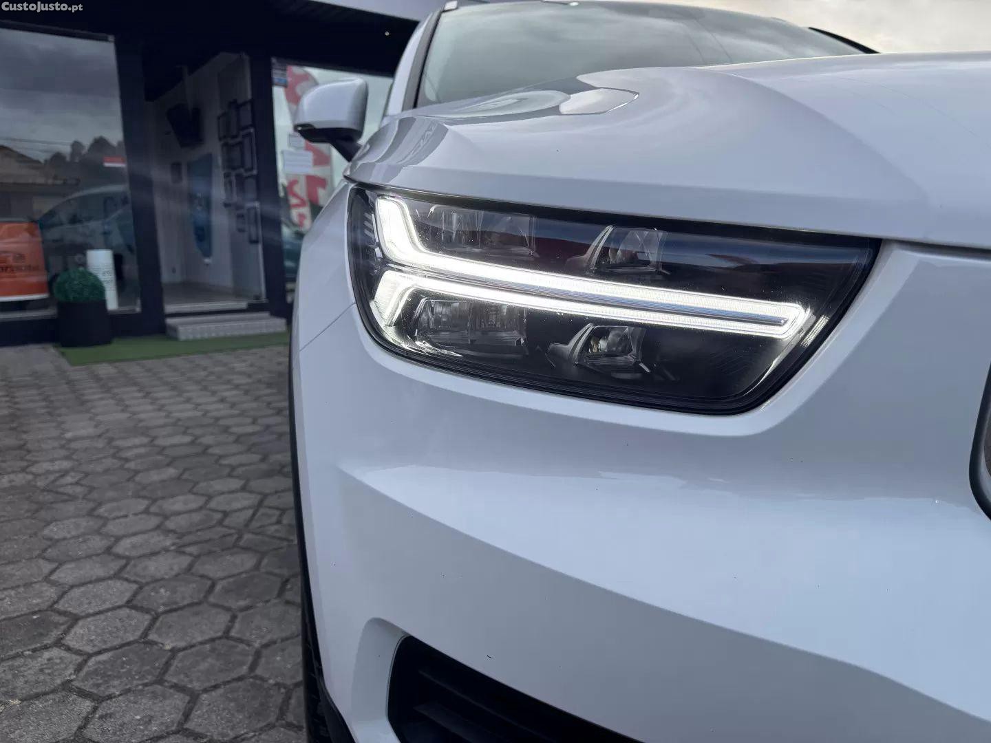 Volvo XC 40 1.5 t4 phev core — fotografia 9