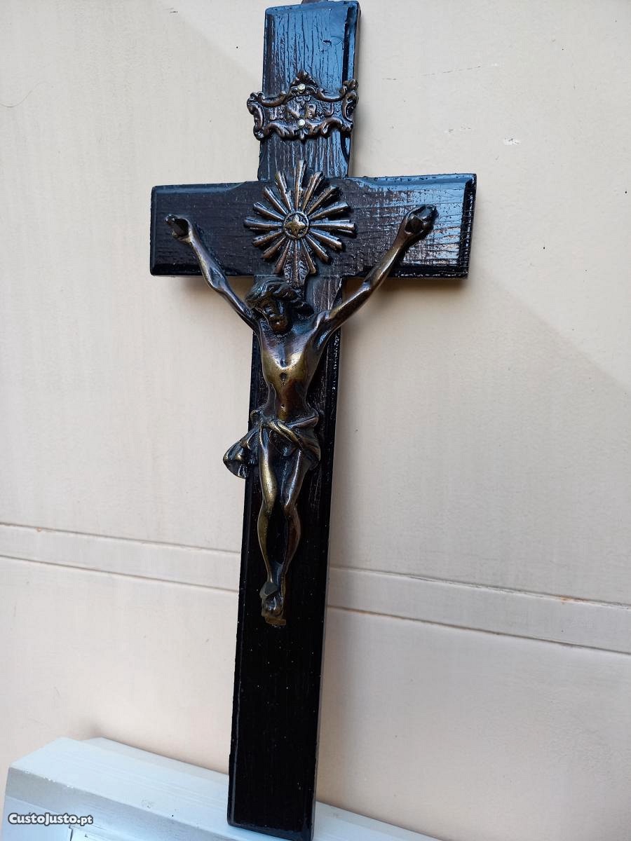 Crucifixo com Jesus Cristo em Bronze Antigo