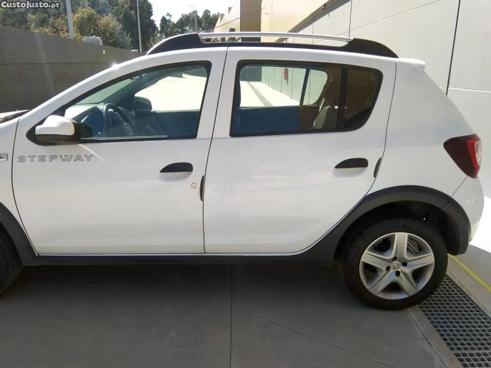 Dacia Sandero TCe 90 (B8M1, B8MA, B8AC) (66 kW / 90 cv) [10.2012 - ...] - 14 foto 3