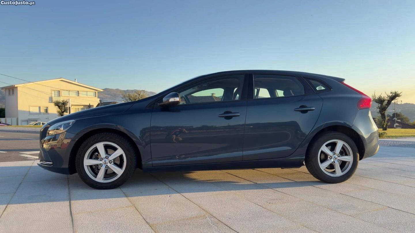 Volvo V40 D2 Kinetic Eco - 18 — photo 3
