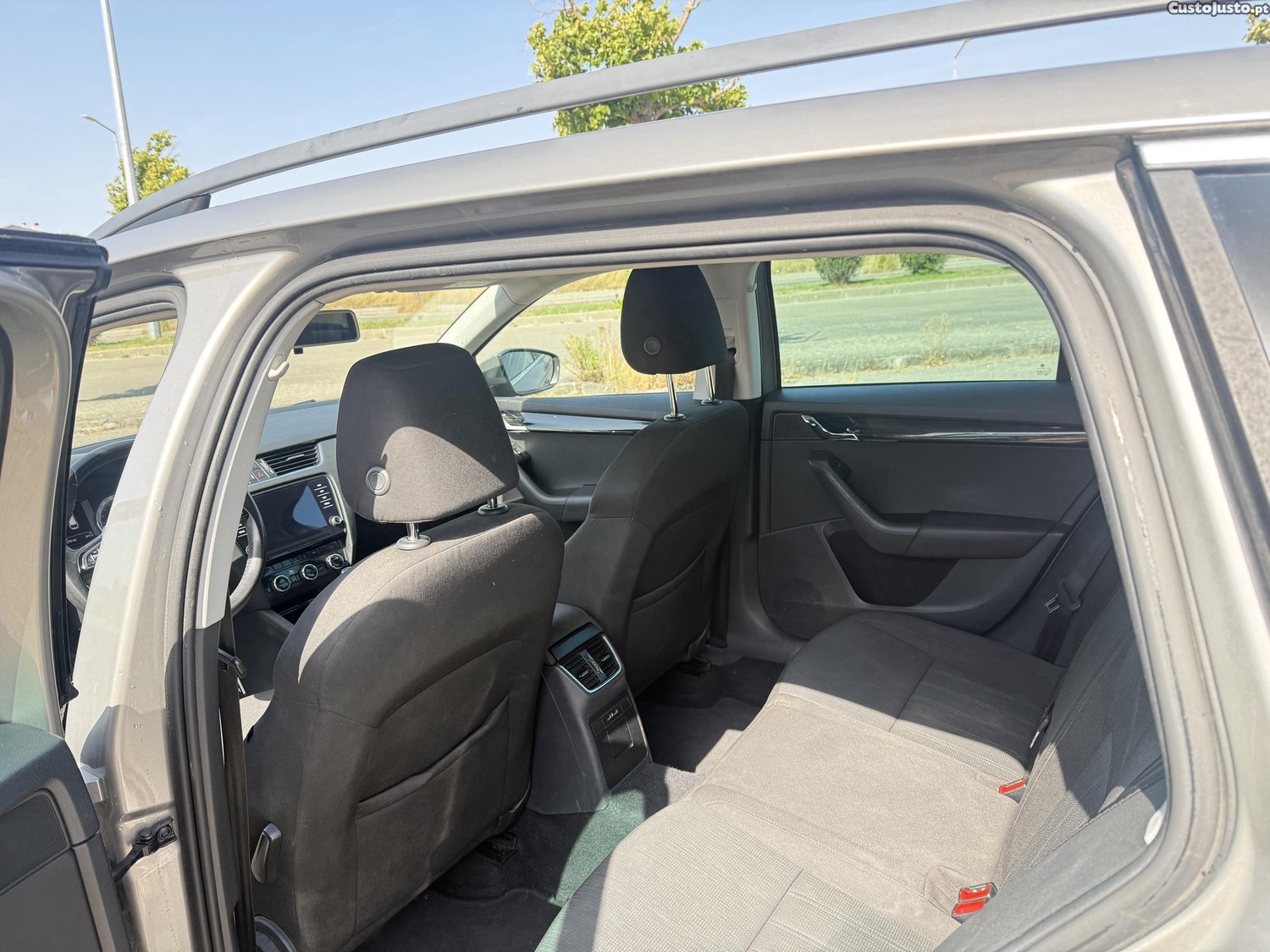 Skoda Octavia Break 1.6 TDI 115cv — fotografia 4