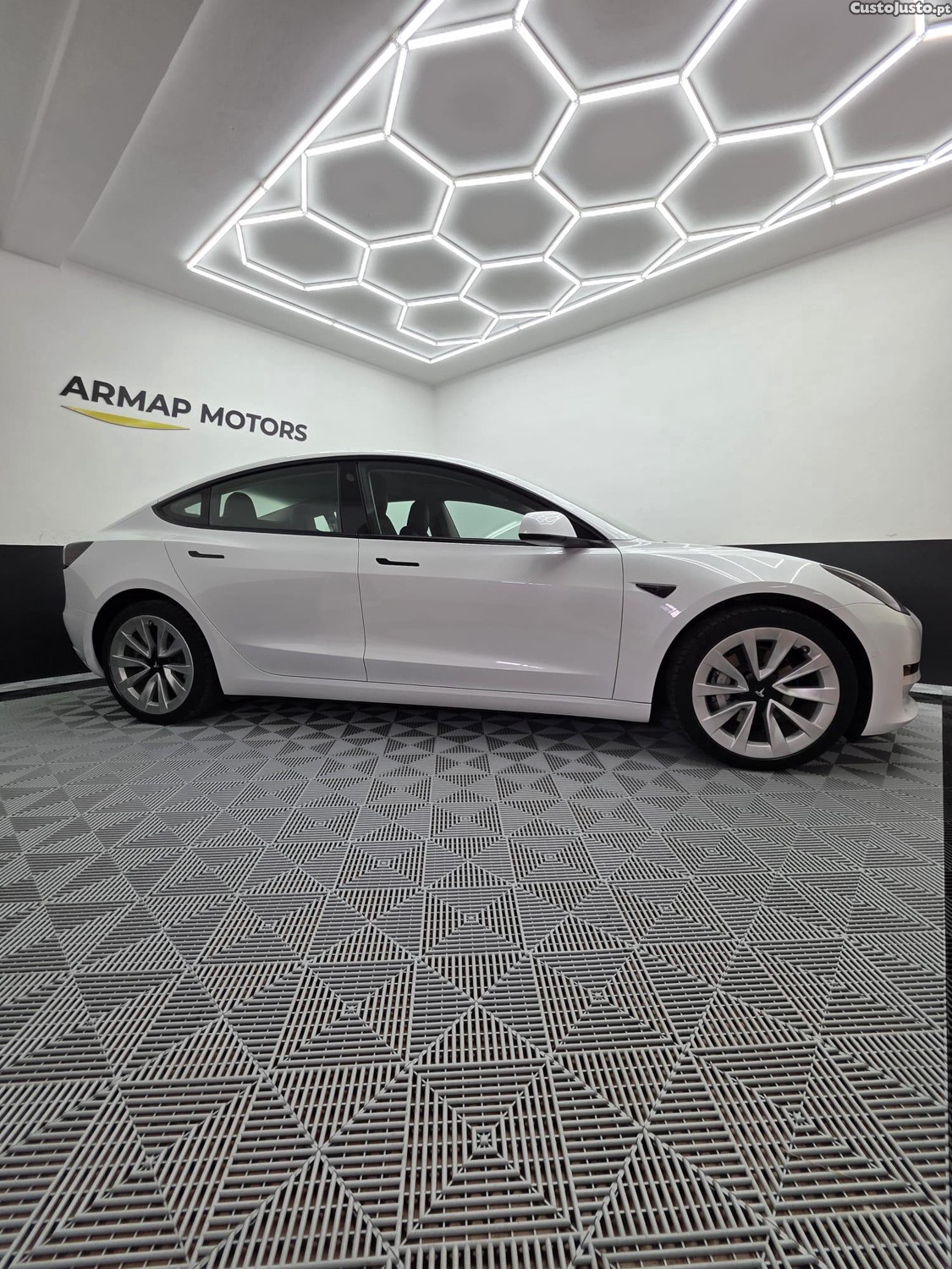 Tesla Model 3 STANDARD PLUS RWD — fotografia 6