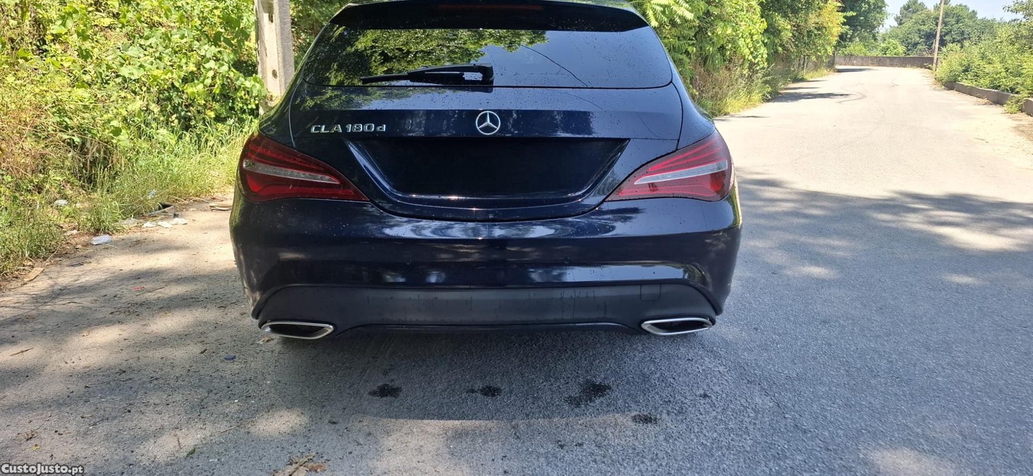 Mercedes-Benz CLA 180 Urban — fotografia 6