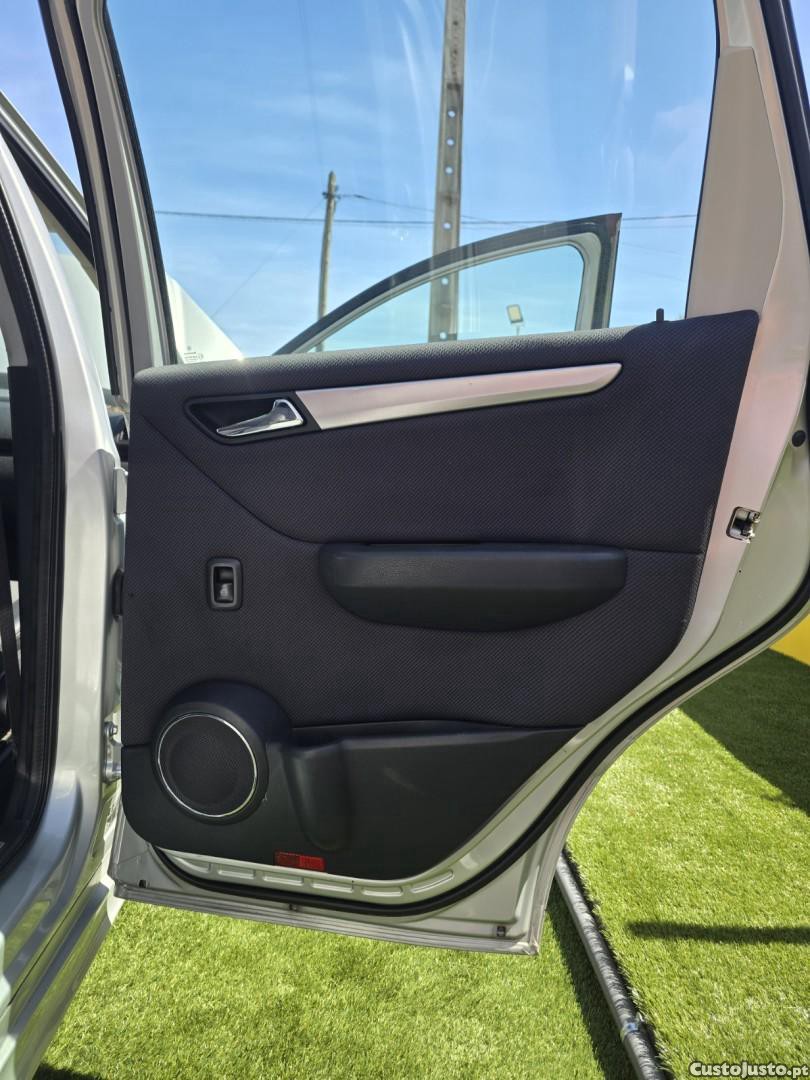 Mercedes-Benz A 180 CDi Avantgarde — fotografia 11