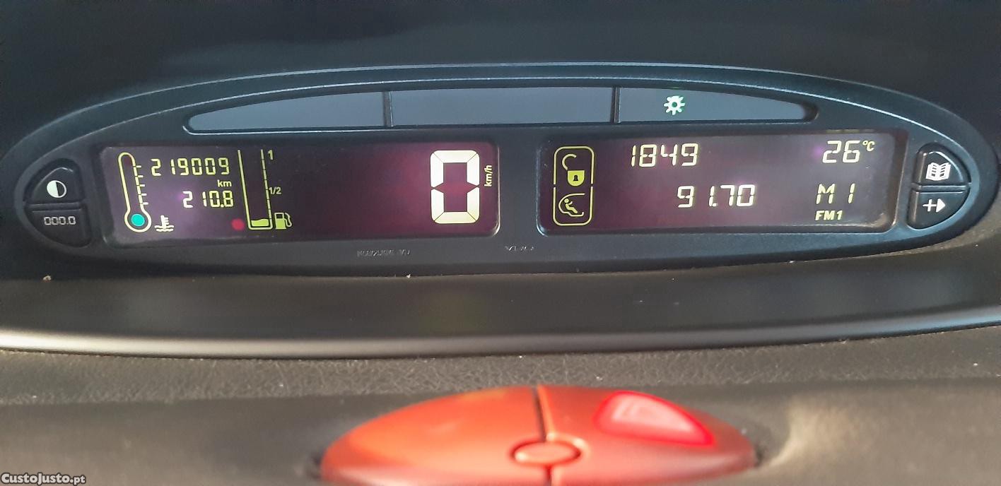Citroën Xsara Picasso Exclusive 1.6 HDI 110 CV - 08 foto 3