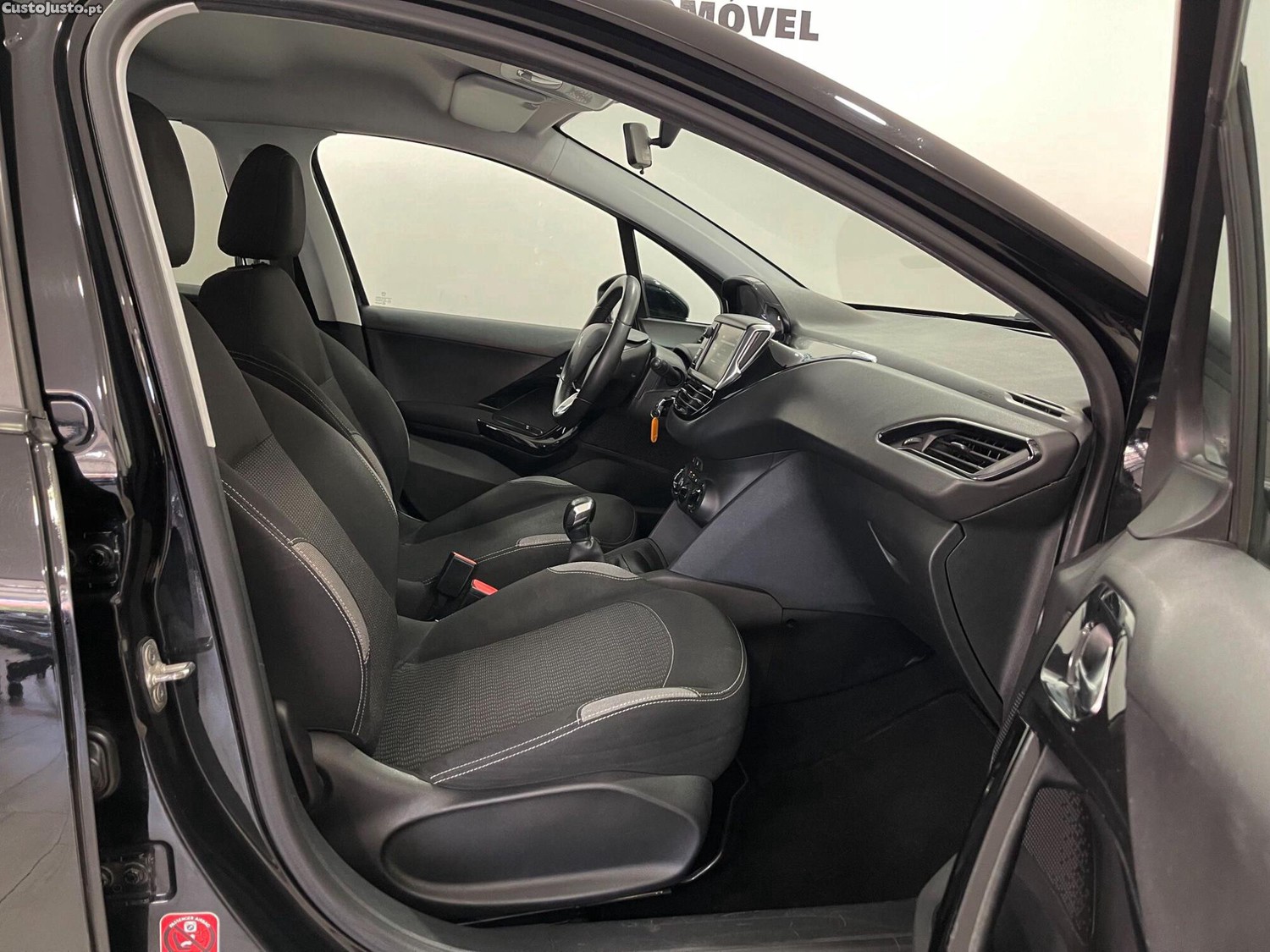 Peugeot 208 1.2 PURE TECH STYLE — photo 5