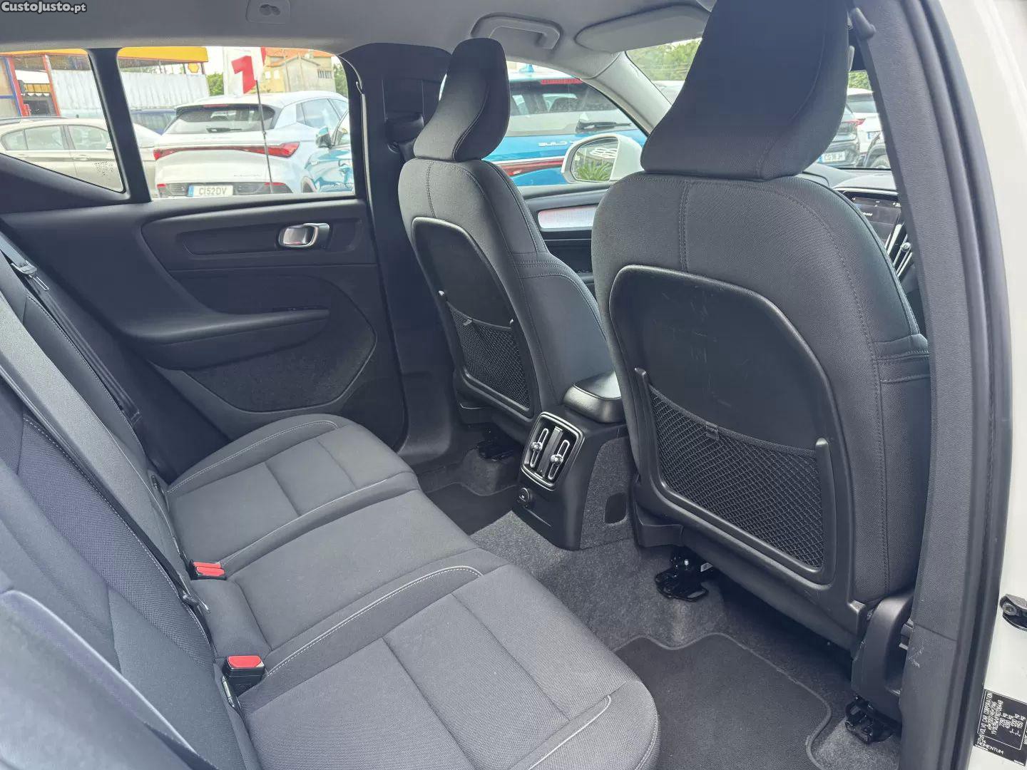 Volvo XC 40 1.5 t4 phev core — fotografia 16