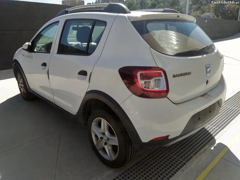 Dacia Sandero TCe 90 (B8M1, B8MA, B8AC) (66 kW / 90 cv) [10.2012 - ...] - 14 foto 4