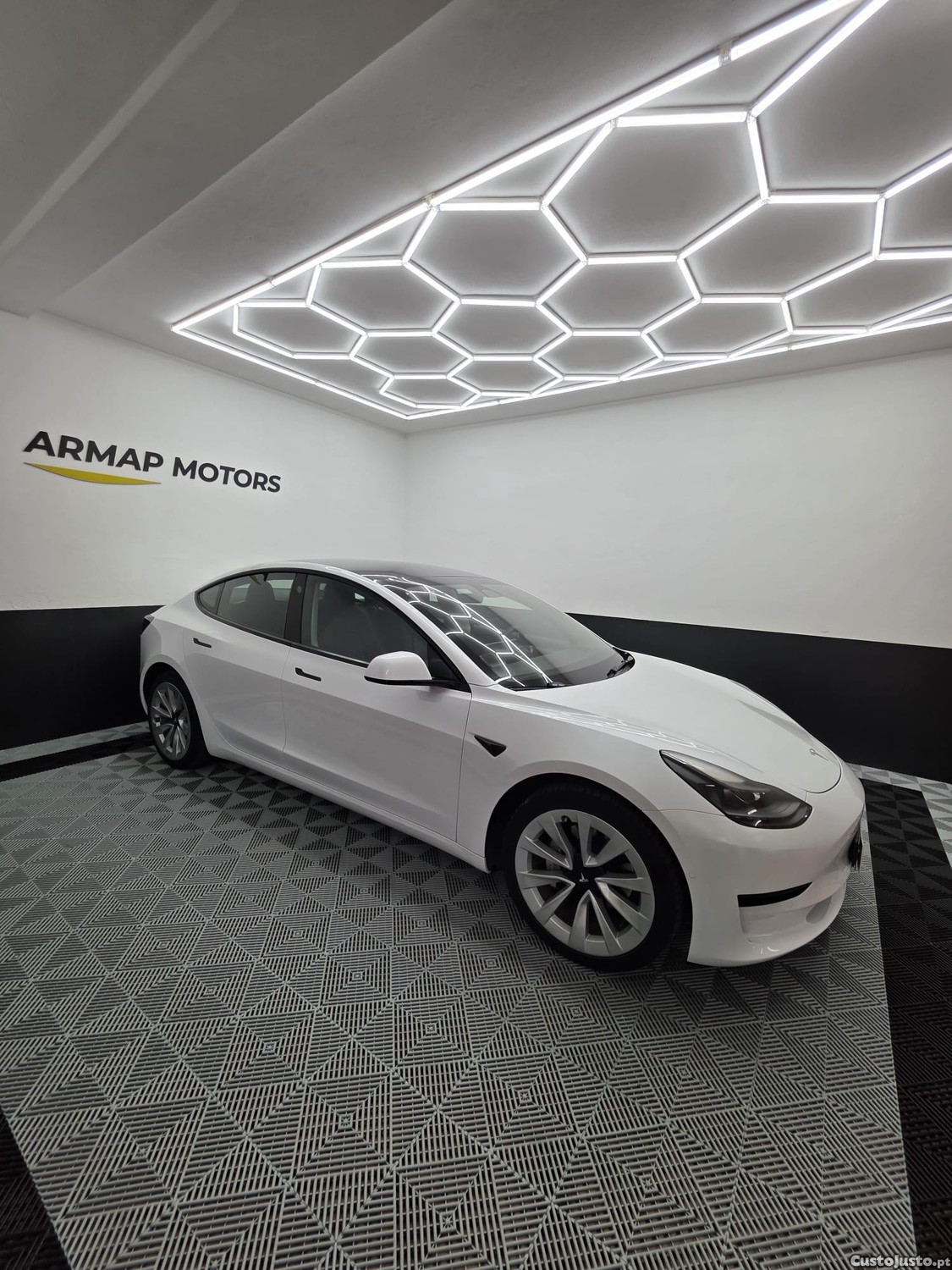 Tesla Model 3 STANDARD PLUS RWD — fotografia 2