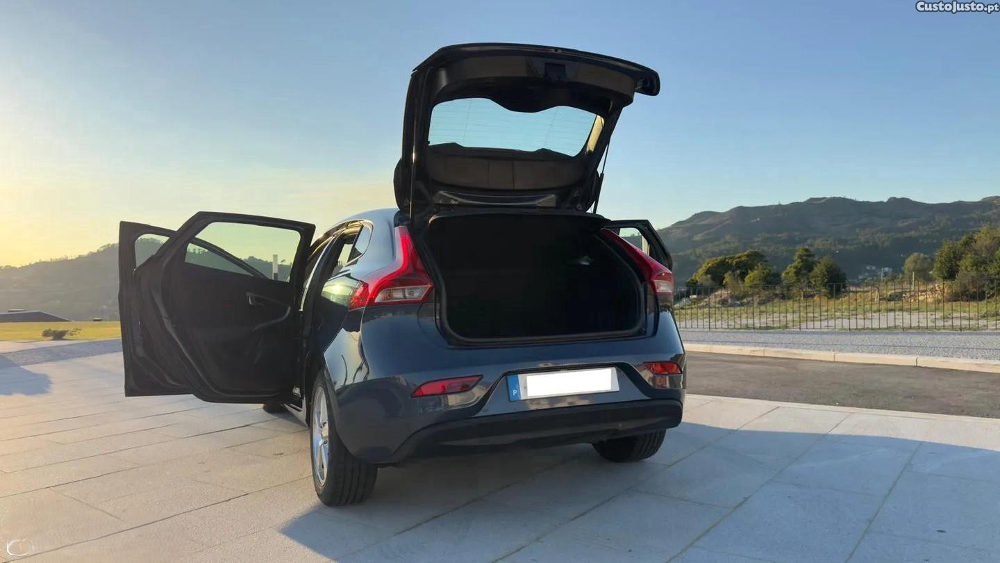 Volvo V40 D2 Kinetic Eco - 18 — photo 4