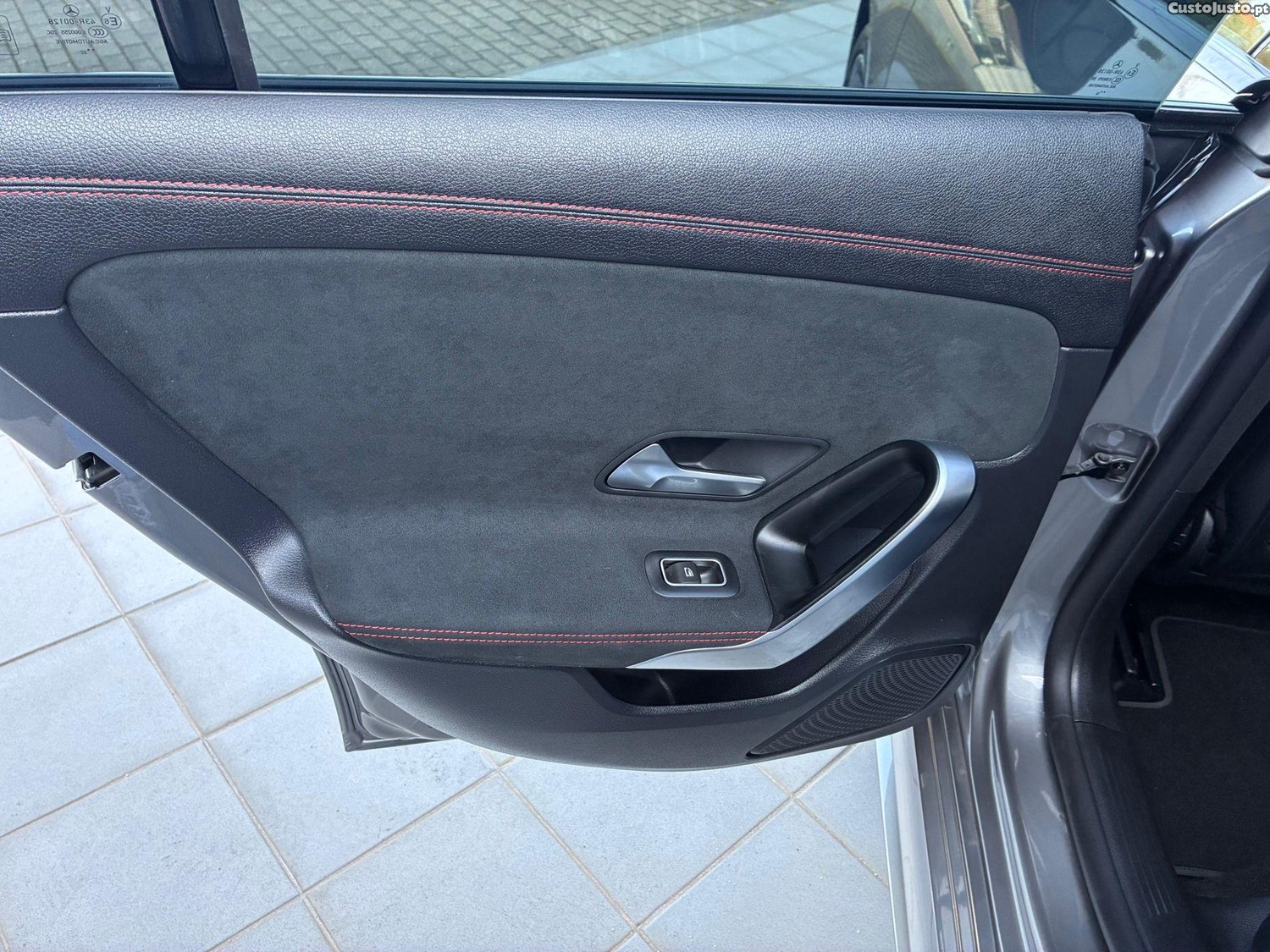 Mercedes-Benz CLA 250 250eAMG LINE — fotografia 3