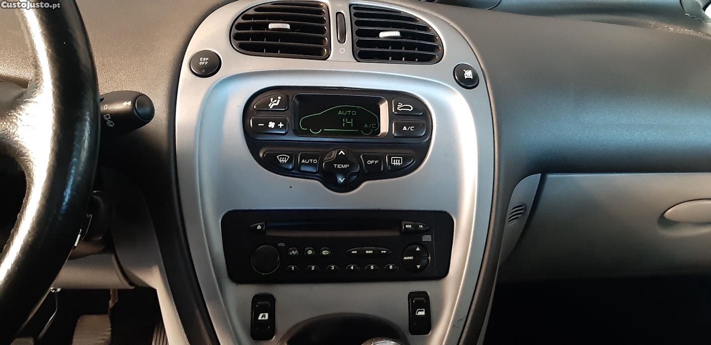 Citroën Xsara Picasso Exclusive 1.6 HDI 110 CV - 08 foto 4