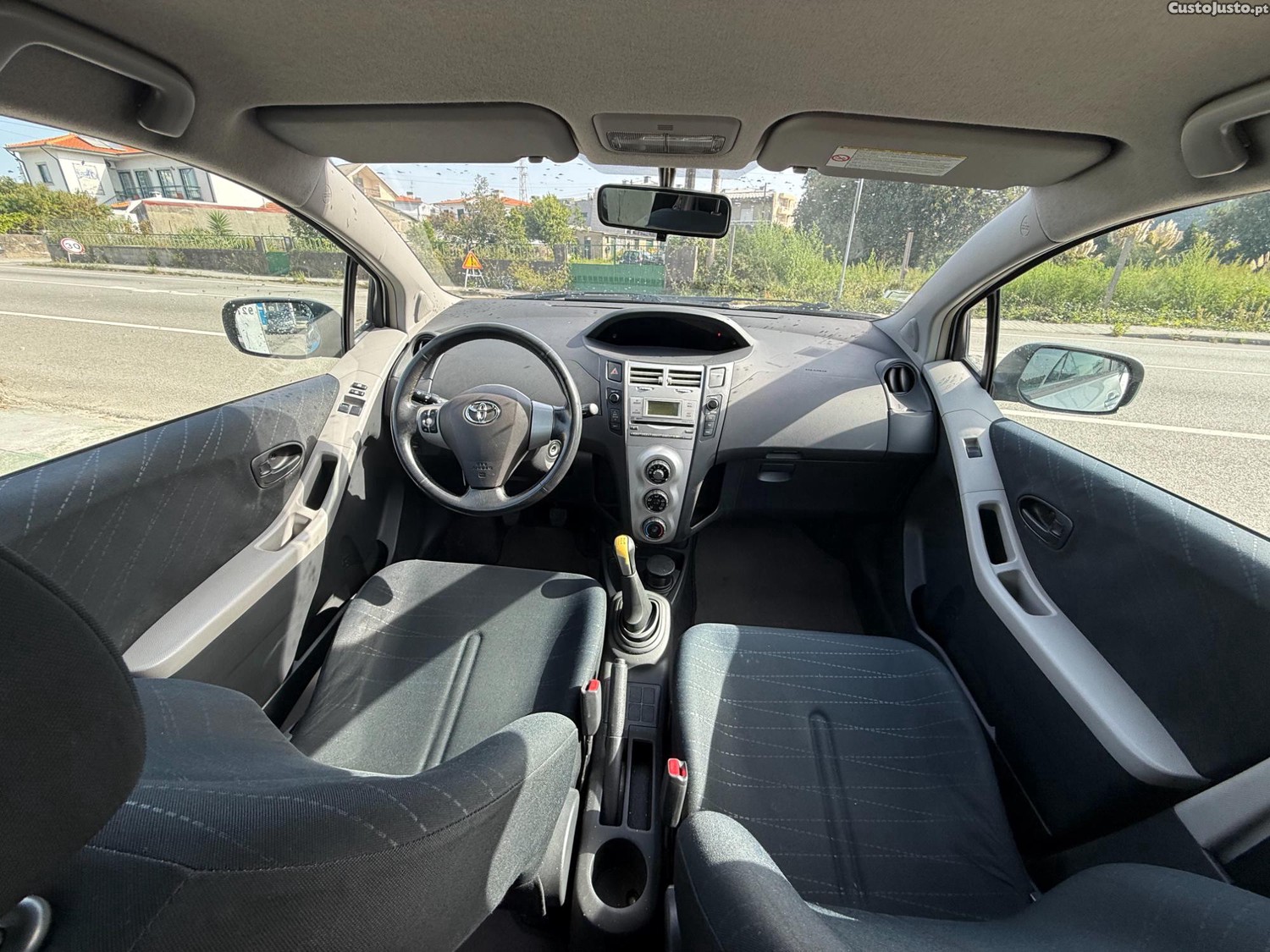 Toyota Yaris 1.0 gasolina — photo 5