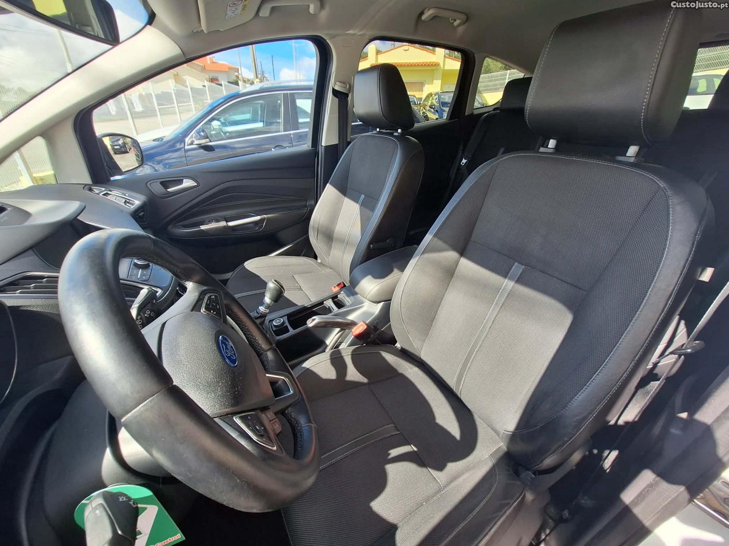 Ford C-Max 1.5 TDCI Titanium — fotografia 3