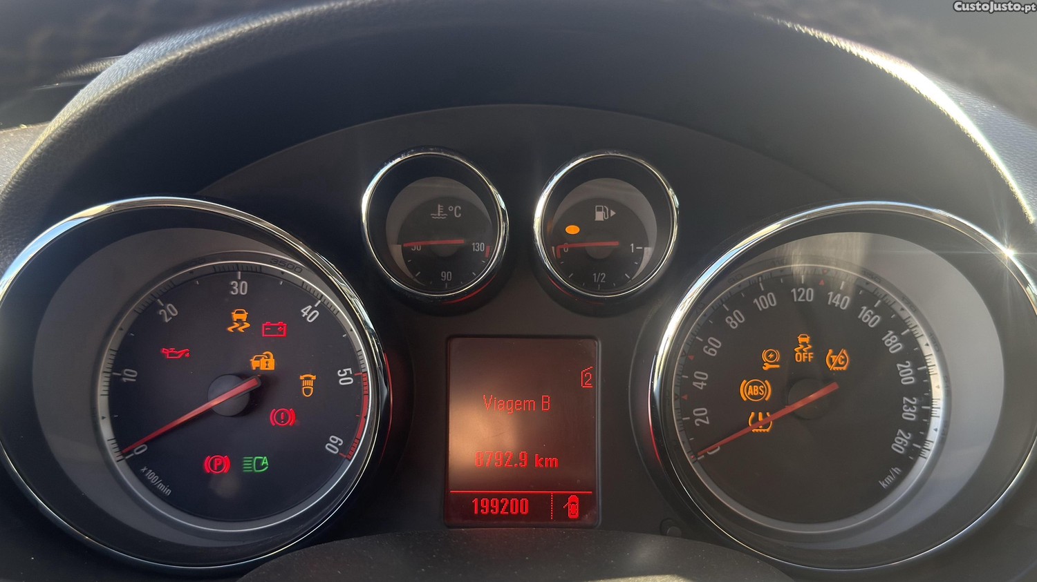 Opel Insignia 2.0 CDTISports Tourer — fotografia 5